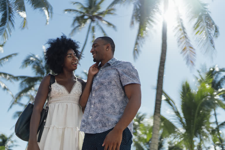 Couple reconnecting during a relationship therapy session